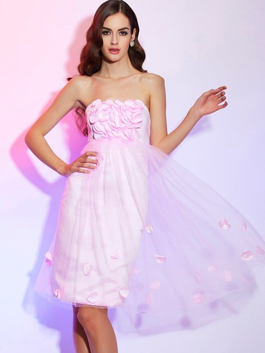 A-Line/Princess Strapless Sleeveless Hand-Made Flower Short Net Bridesmaid Dresses