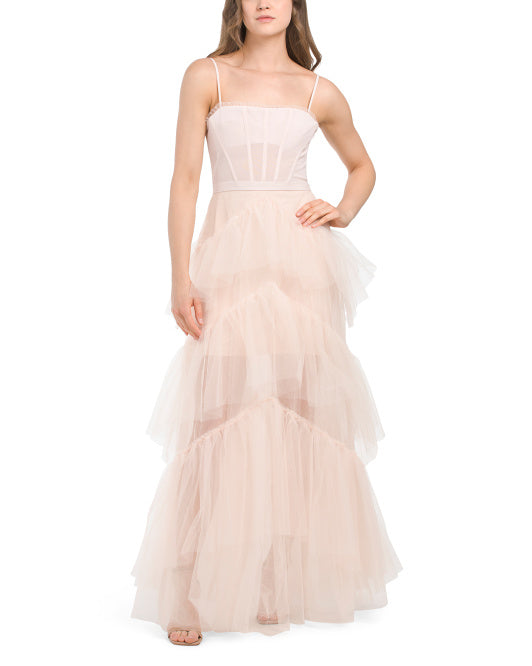 Sleeveless layer with thin shoulder strap and thin gauze prom dress