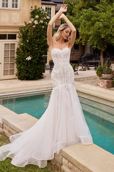 Dreamy organza mermaid strapless heart-shaped neckline and ruffled chiffon wedding dress