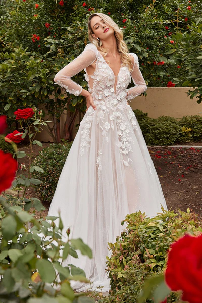 Elegant sleeveless dress with appliqu é lace 3D floral layered chiffon wedding dress