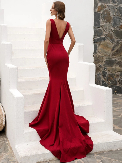 Deep V-neck hem in red and floor length godons evening dresses