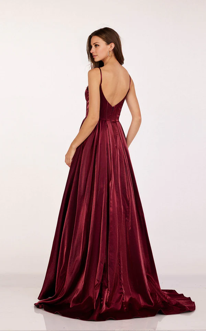 Sweetheart neckline spaghetti straps satin floor-length evening gown