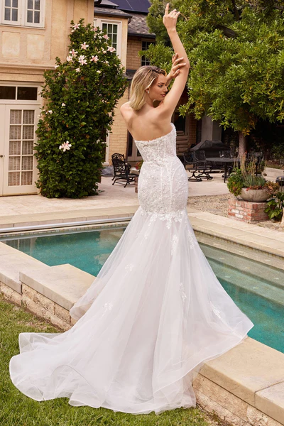 Dreamy organza mermaid strapless heart-shaped neckline and ruffled chiffon wedding dress