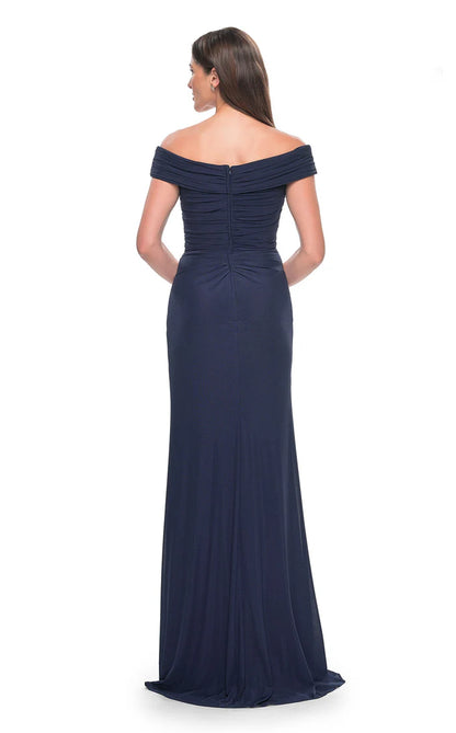 Off-shoulder V-neck sleeveless floor-length evening dress