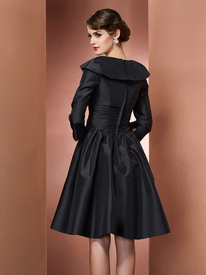 A-Line/Princess V-neck 3/4 Sleeves Short Taffeta Mother of the Bride Dresses