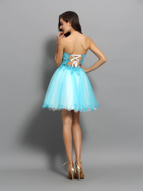 A-Line/Princess Sweetheart Applique Beading Sleeveless Short Satin Cocktail Dresses