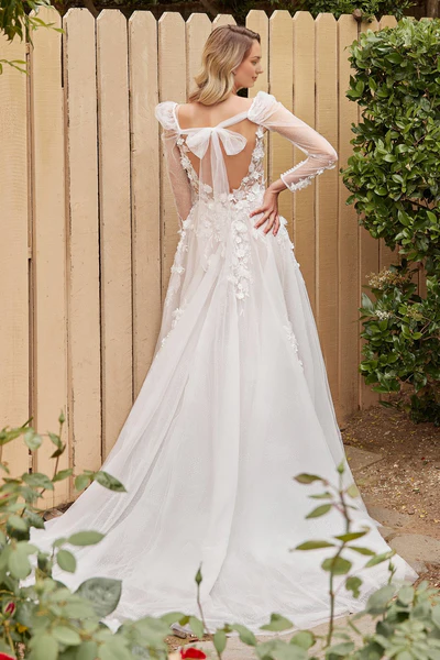 Elegant sleeveless dress with appliqu é lace 3D floral layered chiffon wedding dress