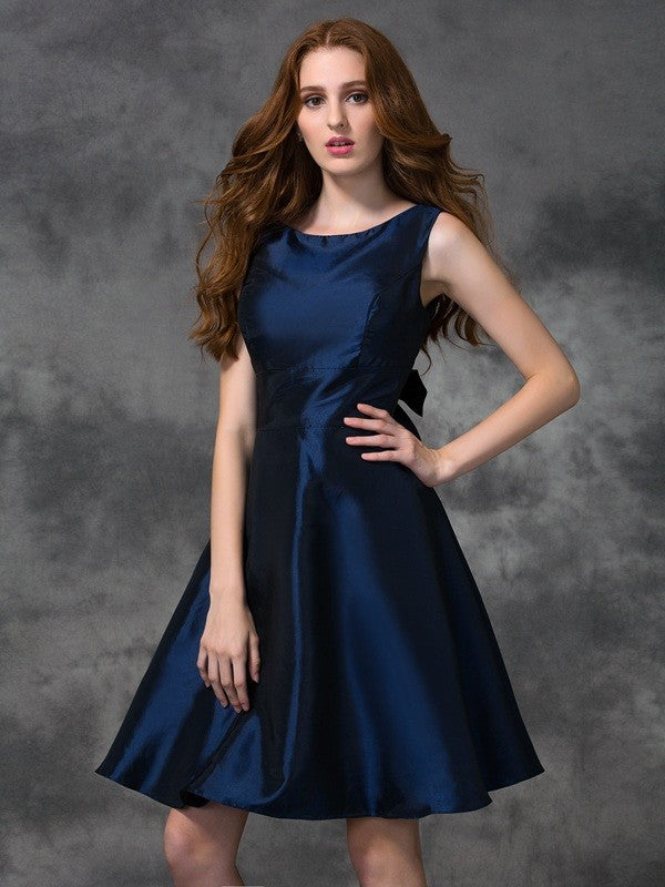 A-line/Princess Scoop Sleeveless Short Taffeta Bridesmaid Dresses