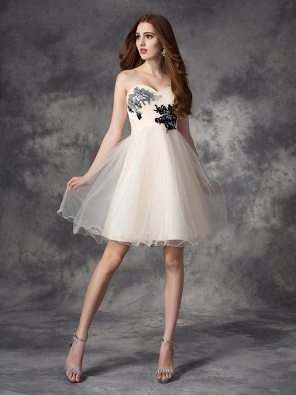 A-line/Princess Sweetheart Applique Sleeveless Short Net Dresses