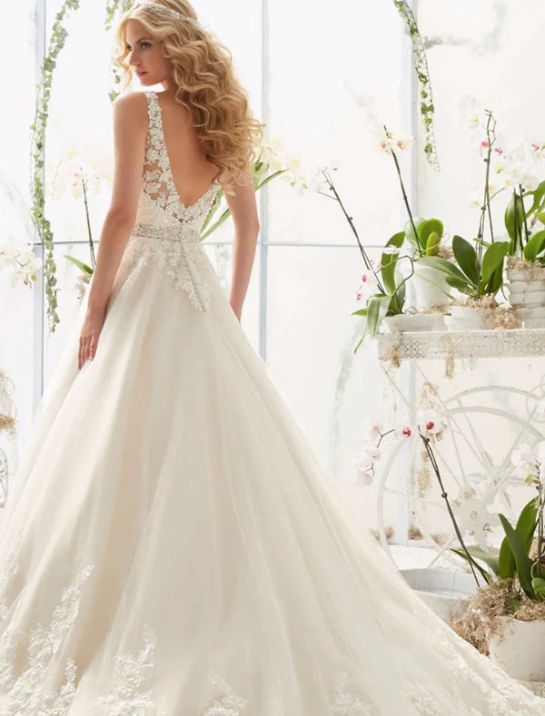 Engagement Open Back Sexy Formal Wedding Dresses A-Line V Neck Sleeveless Court Train Lace Bridal Gowns