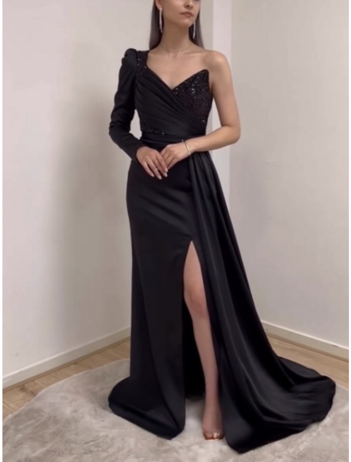 A-Line Evening Gown Elegant Dress Formal Court Train Black Dress Long Sleeve One Shoulder Satin with Pleats Ruched Sequin