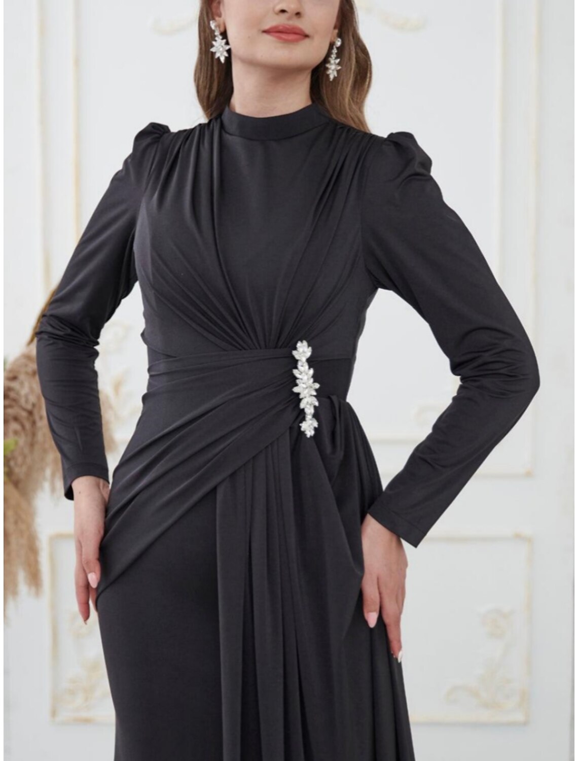 A-Line Evening Gown Elegant Dress Formal Sweep / Brush Train Long Sleeve High Neck Satin with Pleats Sequin