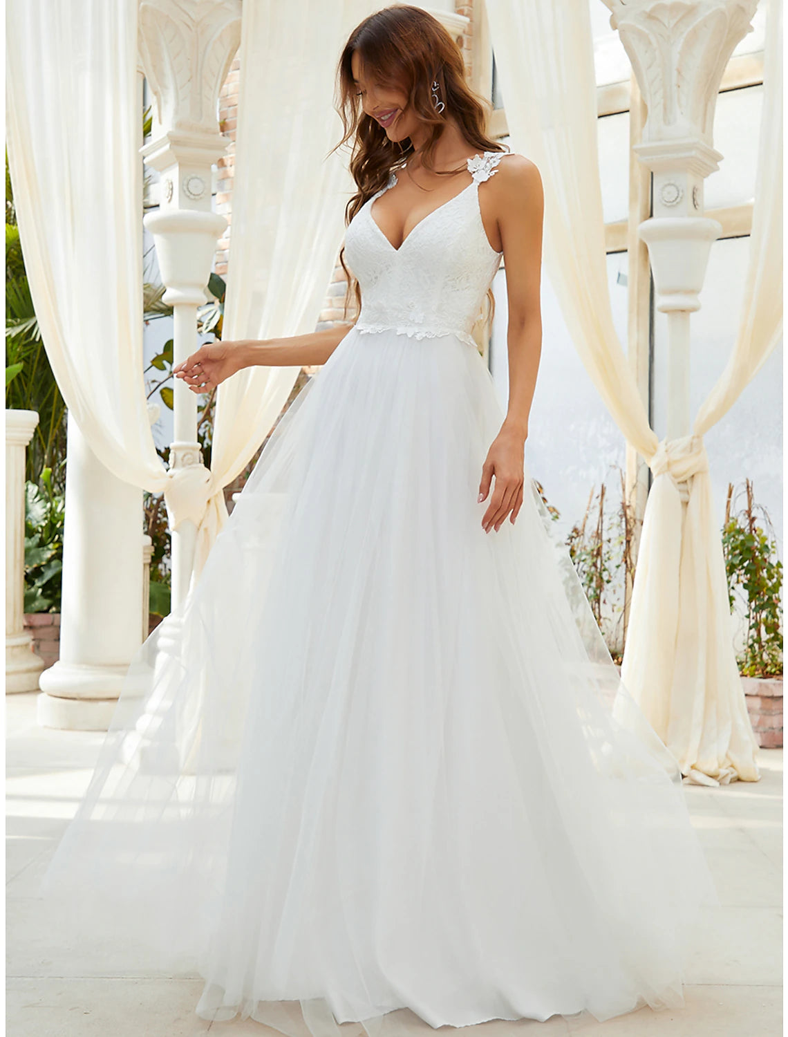 Reception Casual Wedding Dresses A-Line Sweetheart V Wire Regular Straps Sweep / Brush Train Tulle Bridal Gowns With Crystals Appliques